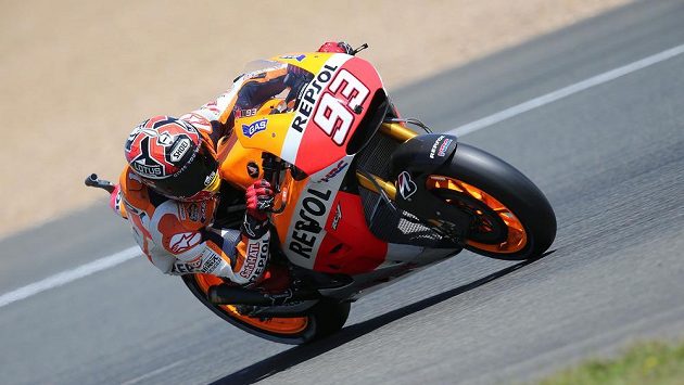 Španělský motocyklista Marc Márquez během tréninku na Velkou cenu Francie v Le Mans. Španělský motocyklista Marc Márquez během tréninku na Velkou cenu Francie v Le Mans.