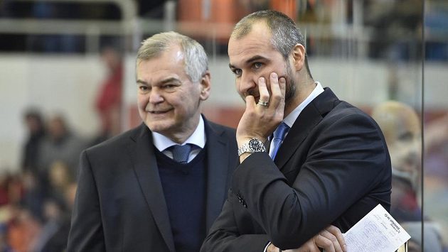 Zprava trenér Vítkovic Pavel Trnka a bývalý reprezentační kouč Vladimír Vůjtek. Zprava trenér Vítkovic Pavel Trnka a bývalý reprezentační kouč Vladimír Vůjtek.