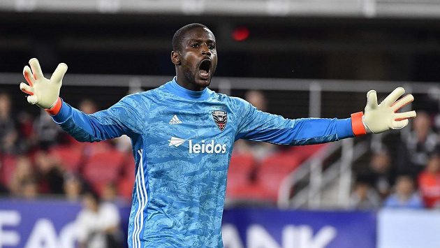 Brankář D.C. United Joseph Mora se rozčiluje na sudího během střetnutí s Columbusem. Brankář D.C. United Joseph Mora se rozčiluje na sudího během střetnutí s Columbusem.