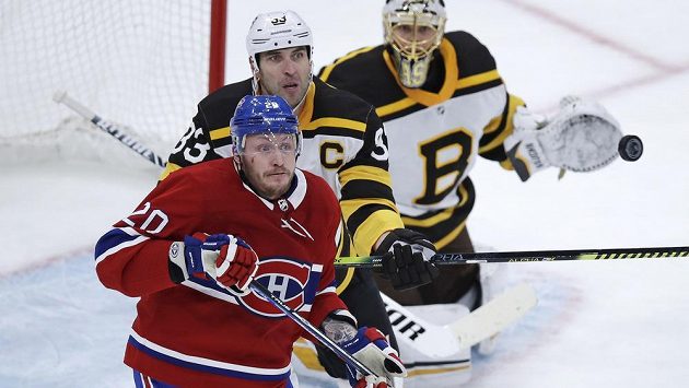 Zdeno Chára a Nicolas Deslauriers v utkání tradičních rivalů z Bostonu a Montrealu Zdeno Chára a Nicolas Deslauriers v utkání tradičních rivalů z Bostonu a Montrealu