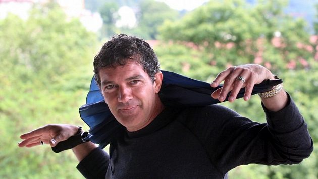 Slavný herec Antonio Banderas se po letech vrátil na stadión Málagy. Slavný herec Antonio Banderas se po letech vrátil na stadión Málagy.