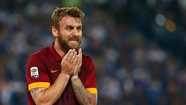 Spoluhráč Castána z AS Řím Daniele De Rossi. Spoluhráč Castána z AS Řím Daniele De Rossi.