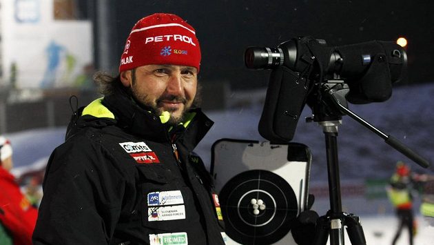 Český odborník Tomáš Kos vedl v minulosti slovinskou biatlonovou reprezentaci, teď bude připravovat slovenské reprezentanty. Český odborník Tomáš Kos vedl v minulosti slovinskou biatlonovou reprezentaci, teď bude připravovat slovenské reprezentanty.