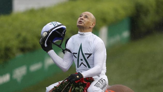 Americký žokej Mike Smith se raduje z vítězství ve 144. ročníku Kentucky Derby. Americký žokej Mike Smith se raduje z vítězství ve 144. ročníku Kentucky Derby.