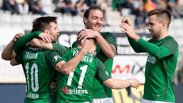 Fotbalisté Jablonce (zleva): Michal Trávník, Bogdan Vatajelu, Martin Doležal a Jakub Považanec oslavují gól na 2:0 proti Příbrami. Fotbalisté Jablonce (zleva): Michal Trávník, Bogdan Vatajelu, Martin Doležal a Jakub Považanec oslavují gól na 2:0 proti Příbrami.
