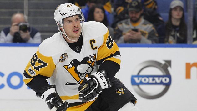 Kapitán hokejistů Pittsburghu Sidney Crosby během utkání NHL v Buffalu. Kapitán hokejistů Pittsburghu Sidney Crosby během utkání NHL v Buffalu.