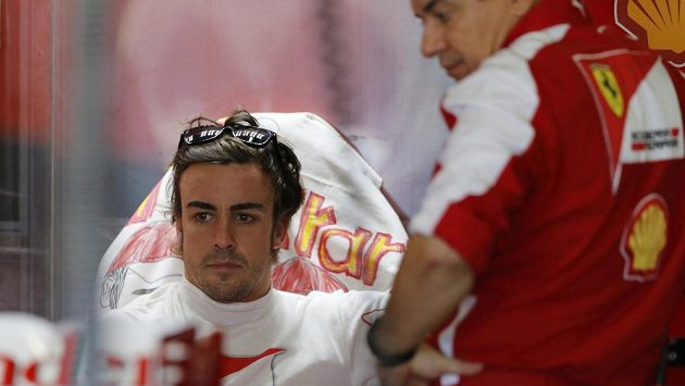 Pilot stáje Ferrari Fernando Alonso při Velké ceně Japonska v Suzuce. Pilot stáje Ferrari Fernando Alonso při Velké ceně Japonska v Suzuce.