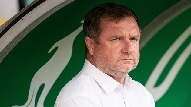 Trenér Pavel Vrba na lavičce v Ďolíčku. Trenér Pavel Vrba na lavičce v Ďolíčku.