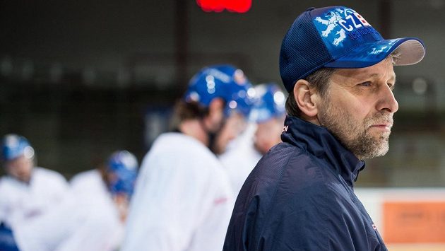 Trenér české hokejové reprezentace Josef Jandač. Trenér české hokejové reprezentace Josef Jandač.
