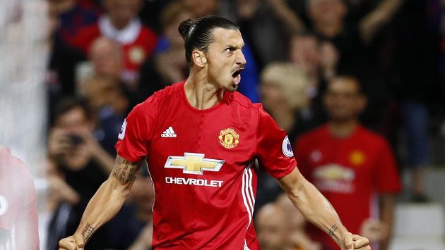 Útočník Manchesteru United Zlatan Ibrahimovic se raduje z gólu proti Southamptonu. Útočník Manchesteru United Zlatan Ibrahimovic se raduje z gólu proti Southamptonu.