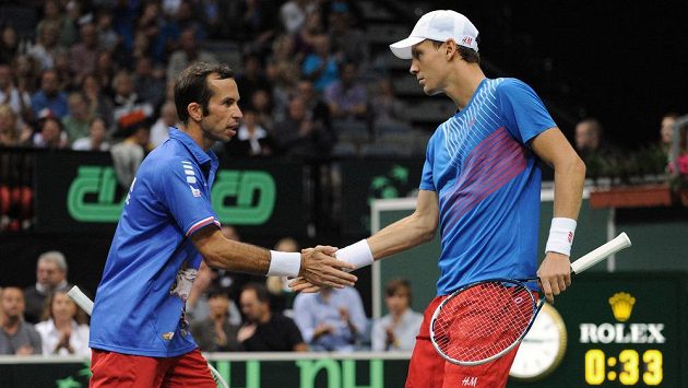 Zlatá éra definitivně končí. Radek Štěpánek (vlevo) nedávno ukončil kariéru, Tomáš Berdych už nebude hrát Davis Cup... Zlatá éra definitivně končí. Radek Štěpánek (vlevo) nedávno ukončil kariéru, Tomáš Berdych už nebude hrát Davis Cup...