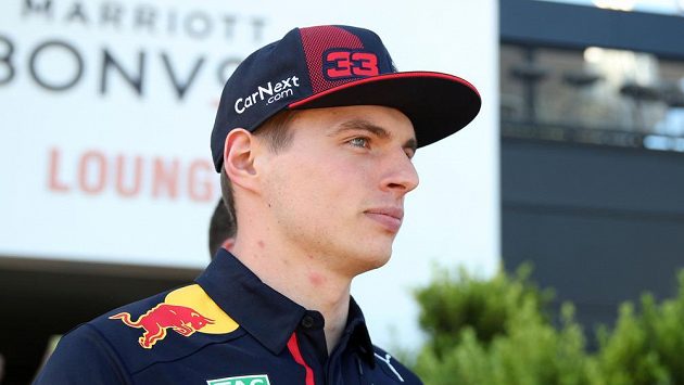 Jezdec formule 1 Max Verstappen si zazvádil alespoň v počítačové hře. Jezdec formule 1 Max Verstappen si zazvádil alespoň v počítačové hře.