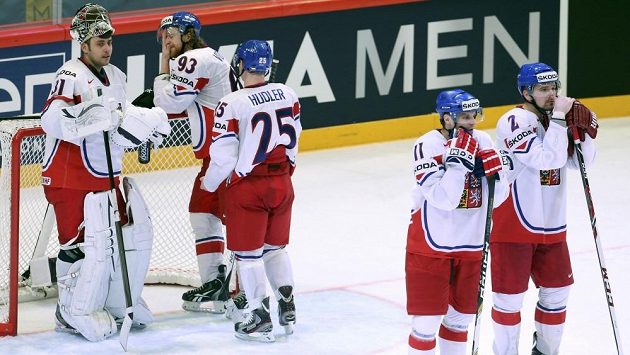 Čeští reprezentanti smutní po vyřazení ve čtvrtfinále mistrovství světa od Švýcarska. Čeští reprezentanti smutní po vyřazení ve čtvrtfinále mistrovství světa od Švýcarska.