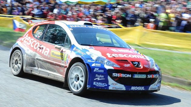 Brit Kris Meeke ještě za volantem peuegotu. Brit Kris Meeke ještě za volantem peuegotu.