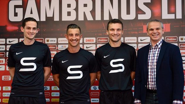 Zleva fotbalisté Lukáš Vácha, Mario Holek, David Lafata a kouč Vítězslav Lavička představili retro dresy pro výročí 120. let od vzniku klubu. Zleva fotbalisté Lukáš Vácha, Mario Holek, David Lafata a kouč Vítězslav Lavička představili retro dresy pro výročí 120. let od vzniku klubu.