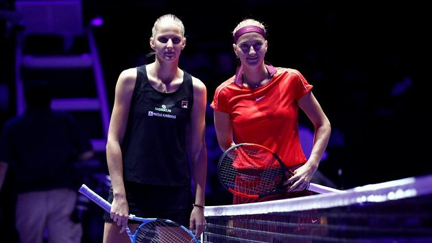 Karolína Plíšková (vlevo) a Petra Kvitová před utkáním na Turnaji mistryň. Karolína Plíšková (vlevo) a Petra Kvitová před utkáním na Turnaji mistryň.
