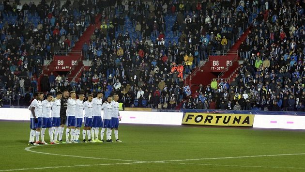 Utkání Baníku se Spartou předcházela minuta ticha za oběti střelce ve Fakultní nemocnici Ostrava. Utkání Baníku se Spartou předcházela minuta ticha za oběti střelce ve Fakultní nemocnici Ostrava.