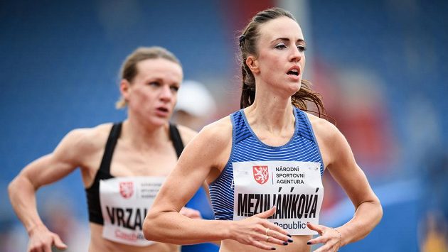 České běžkyně Diana Mezuliáníková a Simona Vrzalová usilují o start v Tokiu. České běžkyně Diana Mezuliáníková a Simona Vrzalová usilují o start v Tokiu.