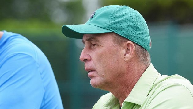 Bývalý tenista Ivan Lendl (na snímku) na turnaji UniCredit Czech Open v Prostějově. Bývalý tenista Ivan Lendl (na snímku) na turnaji UniCredit Czech Open v Prostějově.