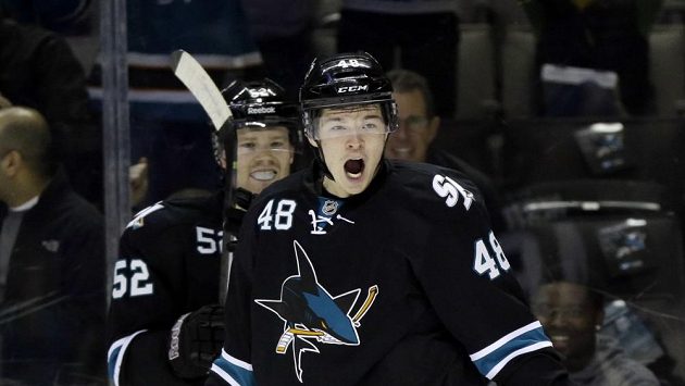 Tomáš Hertl (vpravo) se na olympijské hry pravděpodobně nepodívá. Tomáš Hertl (vpravo) se na olympijské hry pravděpodobně nepodívá.