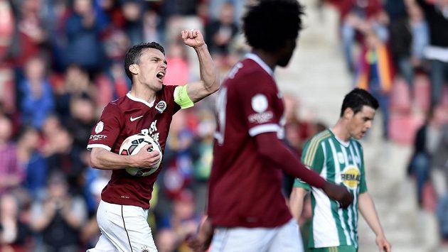 Útočník Sparty Praha David Lafata oslavuje gól na 1:1 během utkání 30. kola Synot ligy proti Bohemians 1905. Útočník Sparty Praha David Lafata oslavuje gól na 1:1 během utkání 30. kola Synot ligy proti Bohemians 1905.