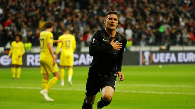 Luka Jovič oslavuje gól v zápase Evropské ligy v dresu Franfurktu. Luka Jovič oslavuje gól v zápase Evropské ligy v dresu Franfurktu.