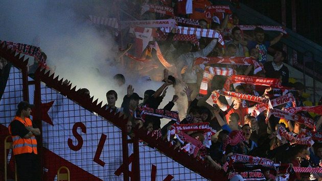 Fanoušci fotbalového klubu SK Slavia Praha. Fanoušci fotbalového klubu SK Slavia Praha.