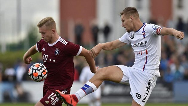 Zleva Václav Drchal ze Sparty a Ondřej Ševčík z Líšně. Zleva Václav Drchal ze Sparty a Ondřej Ševčík z Líšně.