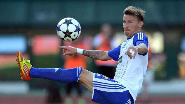 Znojemský útočník Marek Heinz během utkání 1. kola Gambrinus ligy s Duklou Praha. Znojemský útočník Marek Heinz během utkání 1. kola Gambrinus ligy s Duklou Praha.