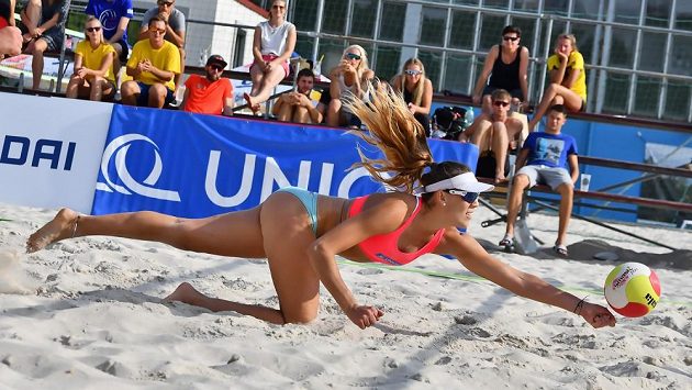 Klubové mistrovství republiky v plážovém volejbalu ovládl poprvé Beachclub Strahov, který ve finále zdolal Prague Beach Team Střešovice 3:1 na zápasy. Klubové mistrovství republiky v plážovém volejbalu ovládl poprvé Beachclub Strahov, který ve finále zdolal Prague Beach Team Střešovice 3:1 na zápasy.