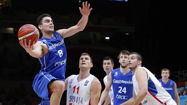 Ani výborný výkon Tomáše Satoranského (vlevo) českým basketbalistům nepomohl, do semifinále ME postoupili Srbové. Ani výborný výkon Tomáše Satoranského (vlevo) českým basketbalistům nepomohl, do semifinále ME postoupili Srbové.