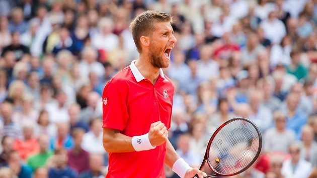 Slovák Martin Kližan při vítězném tažení v Hamburku. Slovák Martin Kližan při vítězném tažení v Hamburku.