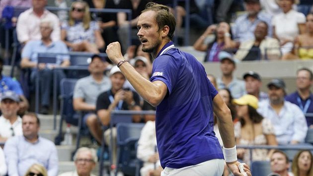 Zaťatá pěst ruského tenisty Daniila Medveděva po jednom z povedených úderů ve finále US Open. Zaťatá pěst ruského tenisty Daniila Medveděva po jednom z povedených úderů ve finále US Open.