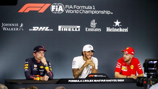 Max Verstappen, Lewis Hamilton a Sebastian Vettel. Max Verstappen, Lewis Hamilton a Sebastian Vettel.