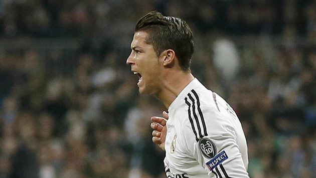 Cristiano Ronaldo z Realu Madrid se raduje z gólu proti Schalke. Cristiano Ronaldo z Realu Madrid se raduje z gólu proti Schalke.