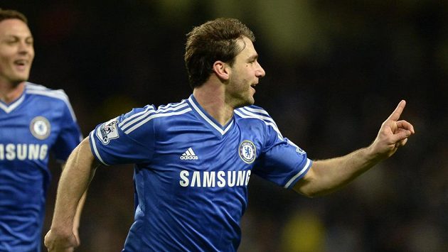 Obránce Chelsea Branislav Ivanovič se raduje ze vstřeleného gólu proti Manchesteru City. Obránce Chelsea Branislav Ivanovič se raduje ze vstřeleného gólu proti Manchesteru City.