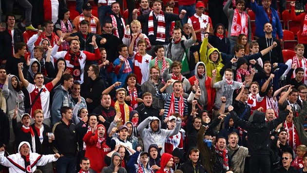 Rozzlobení fanoušci fotbalové Slavie. Rozzlobení fanoušci fotbalové Slavie.