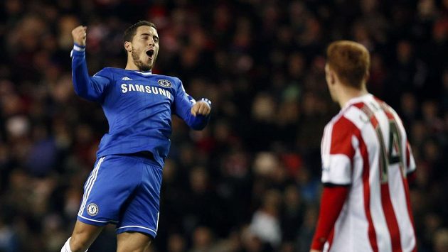 Eden Hazard oslavuje branku do sítě Sunderlandu. Eden Hazard oslavuje branku do sítě Sunderlandu.