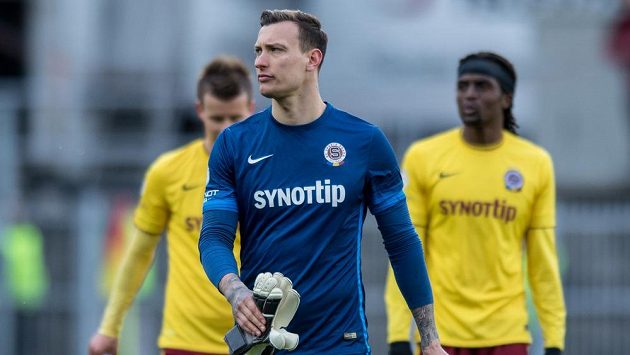 Zklamaný brankář Sparty Praha Marek Štěch. Zklamaný brankář Sparty Praha Marek Štěch.