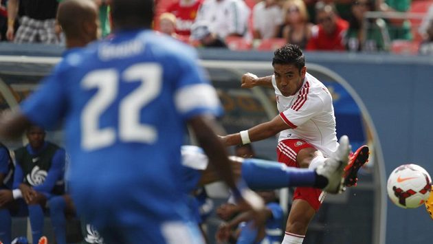 Marco Fabián střílí gól do sítě Martiniku. Marco Fabián střílí gól do sítě Martiniku.