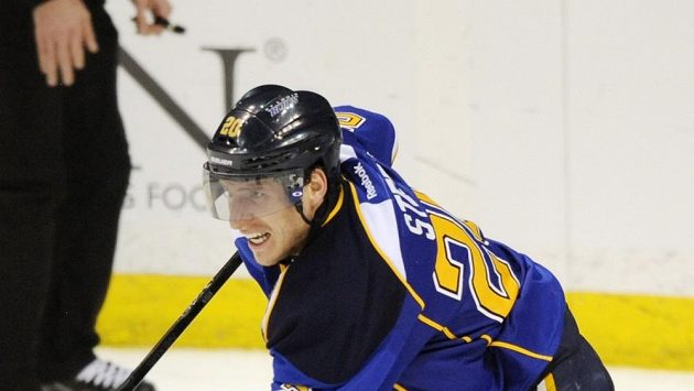 Švédský útočník Alexander Steen se dvěma góly zasloužil o výhru St.Louis. Švédský útočník Alexander Steen se dvěma góly zasloužil o výhru St.Louis.