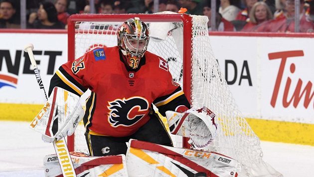 Gólman Calgary David Rittich v duelu se San Jose Gólman Calgary David Rittich v duelu se San Jose