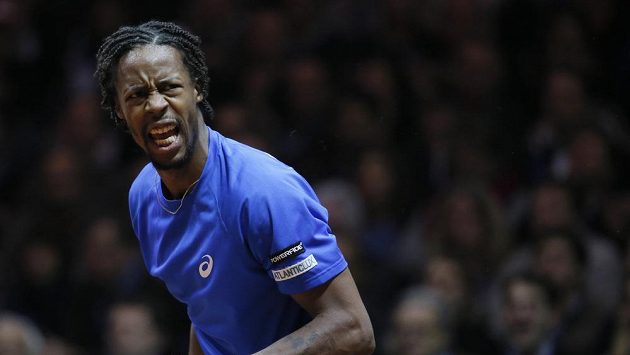Vítězné gesto Francouze Gaëla Monfilse v utkání s Rogerem Federerem ve finále Davis Cupu - ilustrační foto. Vítězné gesto Francouze Gaëla Monfilse v utkání s Rogerem Federerem ve finále Davis Cupu - ilustrační foto.