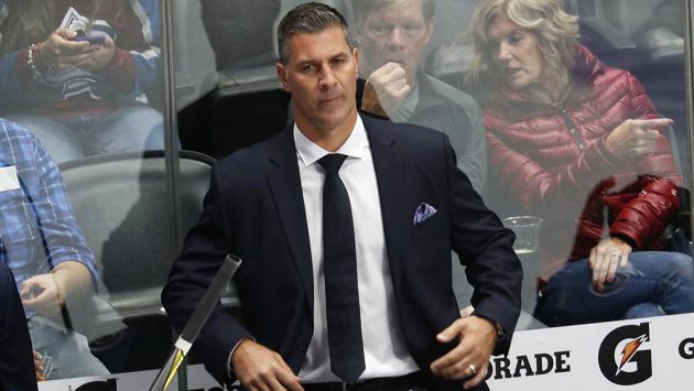 Kouč Jared Bednar na lavičce Colorada. Kouč Jared Bednar na lavičce Colorada.