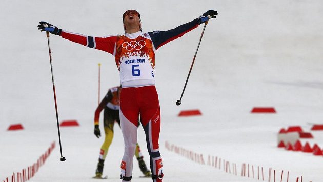 Sdruženář Jörgen Graabak z Norska se raduje z vítězství v olympijském závodě na velkém můstku. Sdruženář Jörgen Graabak z Norska se raduje z vítězství v olympijském závodě na velkém můstku.