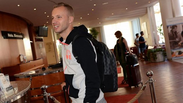 Obránce Michal Kadlec teď v Turecku moc důvodů k úsměvu nemá. Obránce Michal Kadlec teď v Turecku moc důvodů k úsměvu nemá.