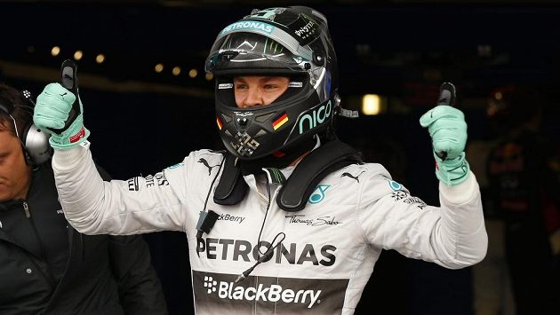 Nico Rosberg se raduje z vítězství v kvalifikaci na GP Velké Británie. Nico Rosberg se raduje z vítězství v kvalifikaci na GP Velké Británie.