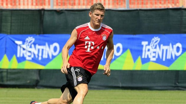 Německý fotbalista Bayernu Mnichov Schweinsteiger během přípravy na novou sezónu. Německý fotbalista Bayernu Mnichov Schweinsteiger během přípravy na novou sezónu.