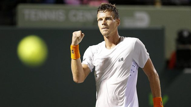 Tomáš Berdych už se v Miami těší na semifinále, vyzve v něm v třaskavém duelu Andyho Murrayho. Tomáš Berdych už se v Miami těší na semifinále, vyzve v něm v třaskavém duelu Andyho Murrayho.