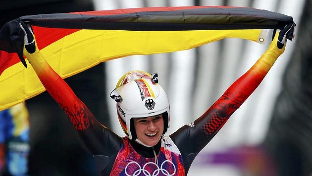 Natalie Geisenbergerová ovládla v soči závod sáňkařek. Natalie Geisenbergerová ovládla v soči závod sáňkařek.